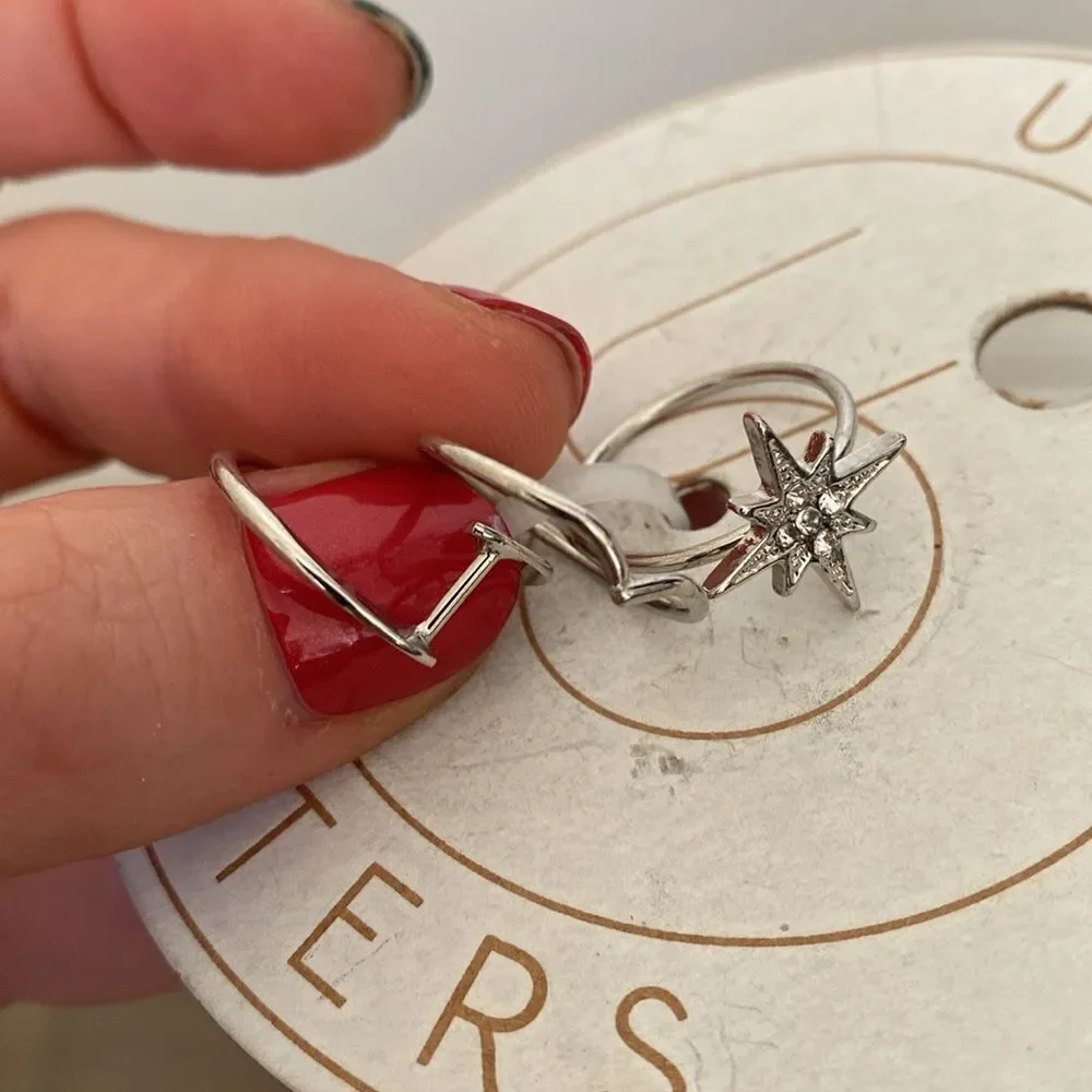 Urban Outfitters Starburst Twinkle Star & V Shape Silver tone Stacking Ring Set